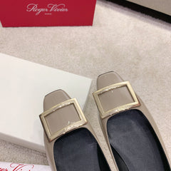 BELLE VIVIER PUMPS IN BEIGE GLOSSY CALFSKIN GOLD BUCKLE