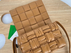 CASSETTE 28 IN MEDIUM BROWN SOFT LAMBSKIN