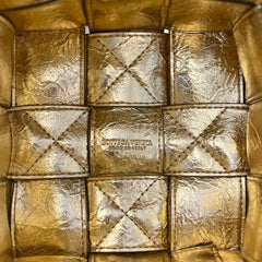 SMALL CASSETTE BUCKET 18 IN GOLD METALLIC SOFT LAMBSKIN