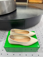 BOTTEGA VENETA 26S BALLET FLATS IN LIGHT BEIGE CALFSKIN