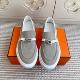 HM 25S SLIP-ON IN LIGHT GREY CANVAS WITH SILVER HARDWARE