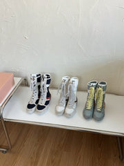 LACE-UP KNEE BOOTS IN BEIGE SUEDE AND NAVY MESH