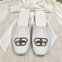 FLAT MULES IN WHITE SMOOTH CALFSKIN SILVER BUCKLE