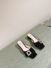 CRYSTAL HEEL MULE IN BLACK PATENT CALFSKIN WITH EMBELLISHED BUCKLE