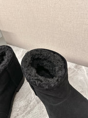 ALASKA BOOTIE IN BLACK SUEDE AND WOOL LINING