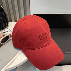 MM BASEBALL CAP IN RED FABRIC BRAND EMBROIDERY