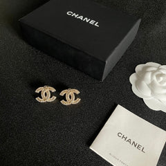 STUD EARRINGS IN GOLD METAL FULLY WHITE DIAMOND