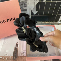 CRYSTAL LOGO HEADBAND IN BLACK WRINKLED SILK 412522