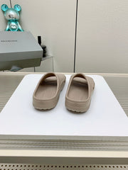 POOL CROCS IN HILLARY BROWN RUBBER