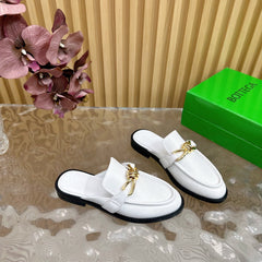 OPEN-BACK LOAFER REALISED IN WHITE SOFT CALFSKIN WITH SIGNATURE METALLIC KNOT DETAIL