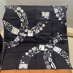 CHANEL 25S SCARF 90 IN SILK 703696