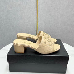 CC HIGH HEEL 25S IN BEIGE CALFSKIN WITH LOGO