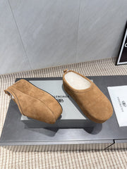 BALENCIAGA 25S AURALEE SLIP-ON 50 MM IN LIGHT BROWN SUEDE STYLE 1