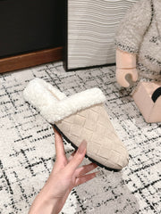 REGGIE SLIPPER IN BEIGE SUEDE AND SHEARLING LINING