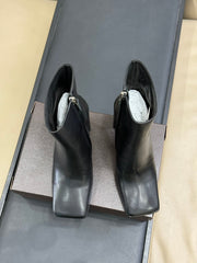 ALAIA 25S SQUARE ANKLE BOOTS IN BLACK CALFSKIN