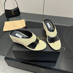 ALAIA WEDGE THONG SANDALS 25S IN LIGHT BEIGE RAFFIA