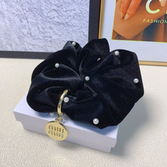 SCRUNCHIE EMBELLISHED PEARL IN BLACK VELVET GOLD TAG LOGO 136817