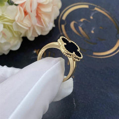 CLOVER ONYX RING