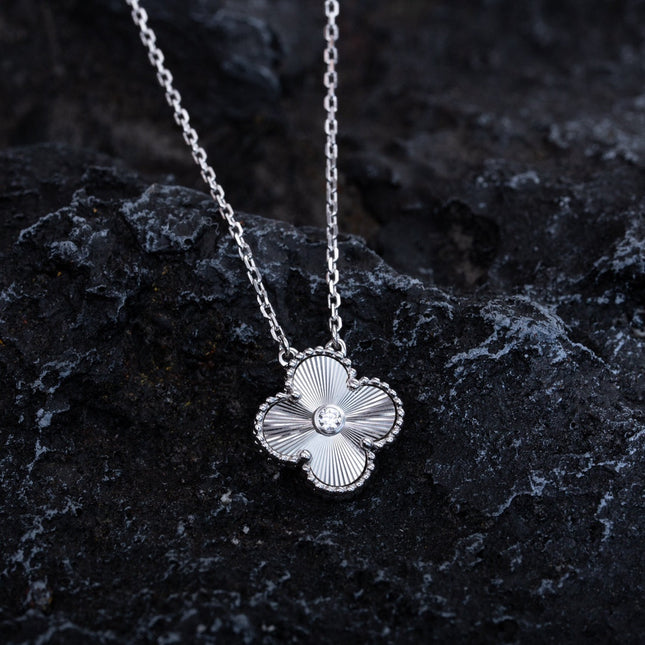 CLOVER NECKLACE SILVER