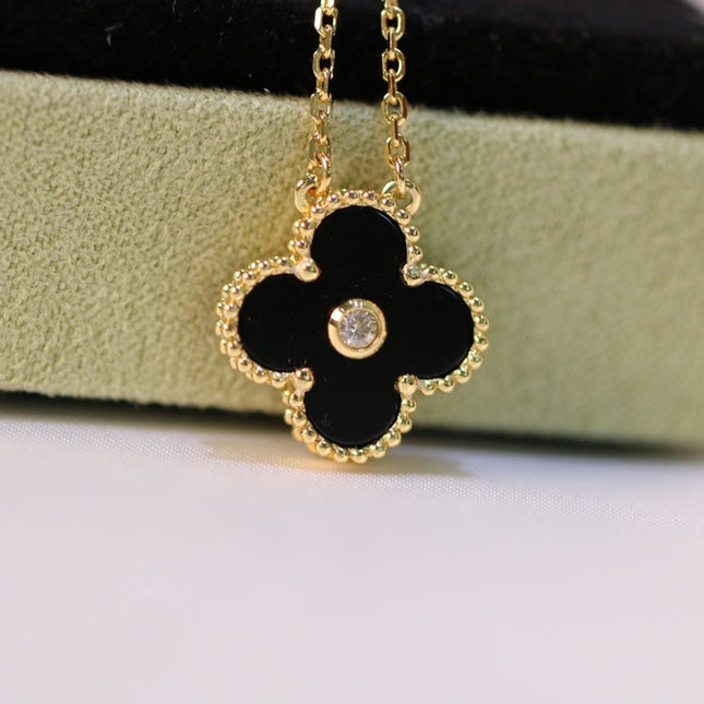 CLOVER NECKLACE GOLD DIAMOND ONYX