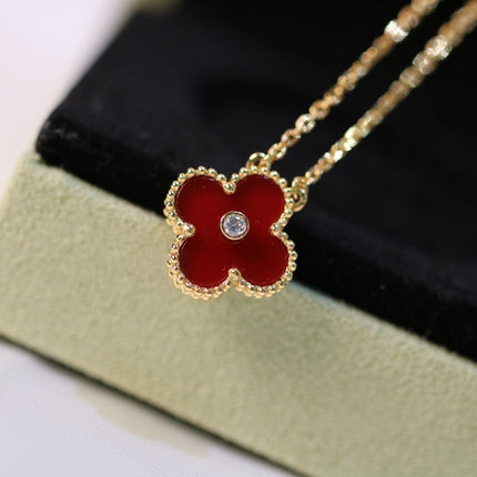 CLOVER NECKLACE GOLD DIAMOND CARNELIAN