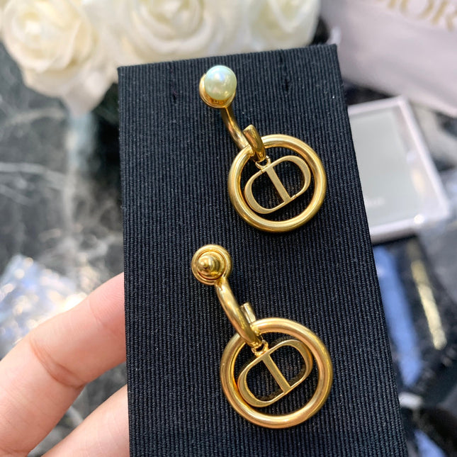 30 MONTAIGNE EARRINGS MOP GOLD