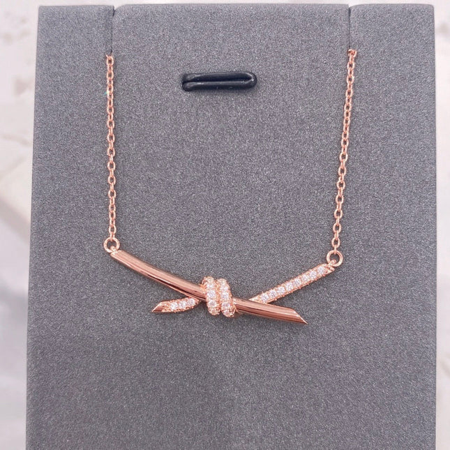 KNOT NECKLACE DIAMONDS