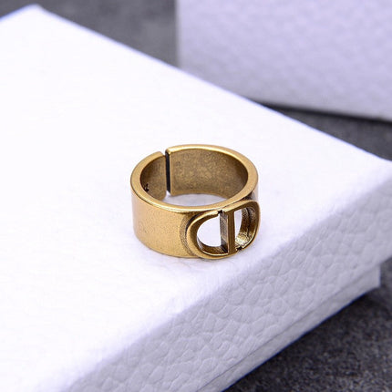 30 MONTAIGNE ANTIQUE GOLD RING