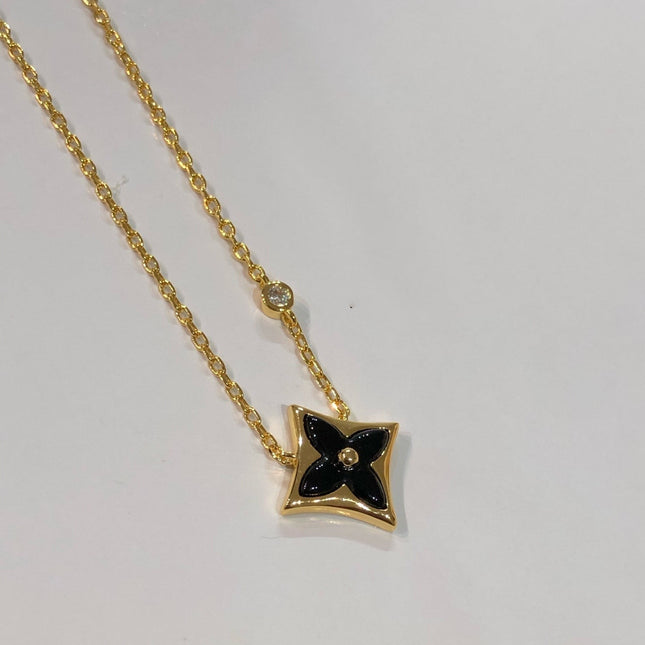 STAR BLACK MOP NECKLACE