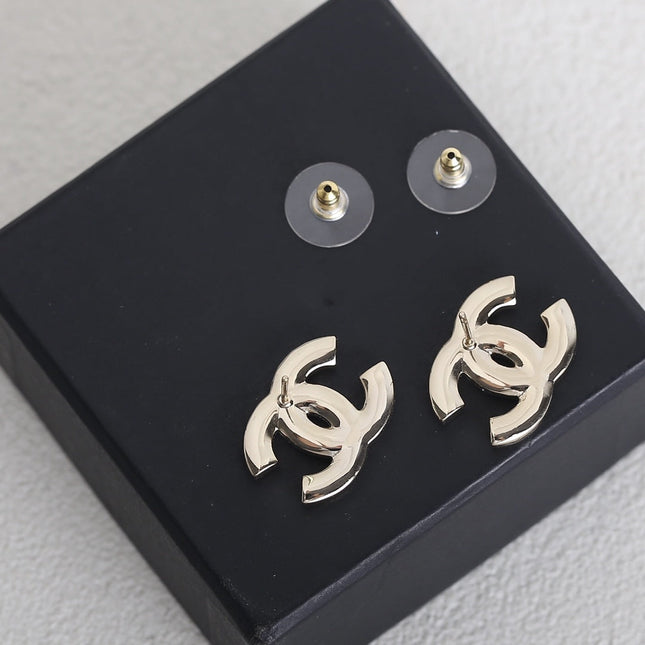 DOUBLE C STUD EARRING