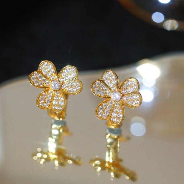 FRIVOLE FLOWER DIAMOND EARRINGS