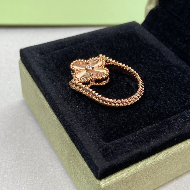 CLOVER RIVERSIBLE PINK GOLD RING