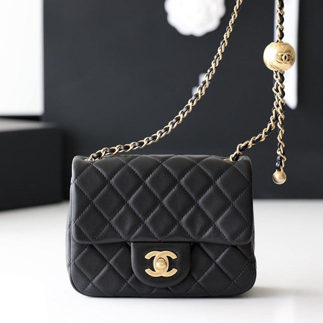 FLAP BAG 17CM GOLD HARDWARE BLACK LAMBSKIN