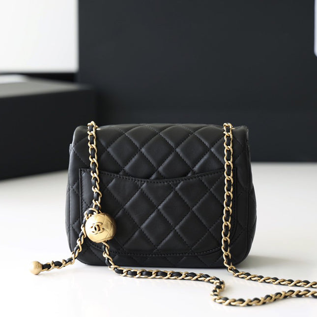 FLAP BAG 17CM GOLD HARDWARE BLACK LAMBSKIN