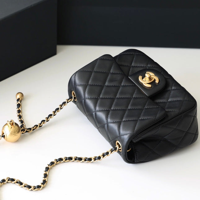 FLAP BAG 17CM GOLD HARDWARE BLACK LAMBSKIN