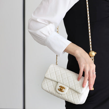 FLAP BAG 20CM WHITE LAMBSKIN GOLD HARDWARE