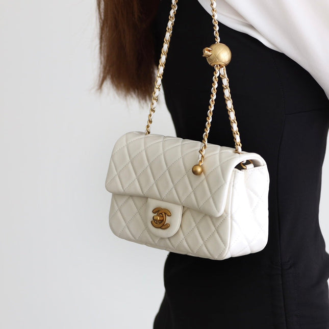 FLAP BAG 20CM WHITE LAMBSKIN GOLD HARDWARE