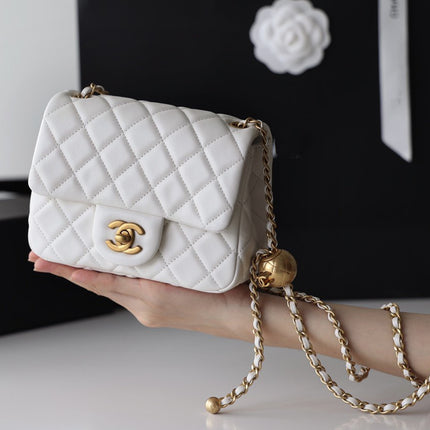 FLAP BAG 17CM WHITE LAMBSKIN GOLD HARDWARE