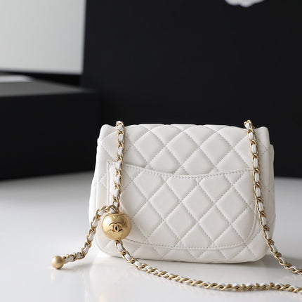 FLAP BAG 17CM WHITE LAMBSKIN GOLD HARDWARE