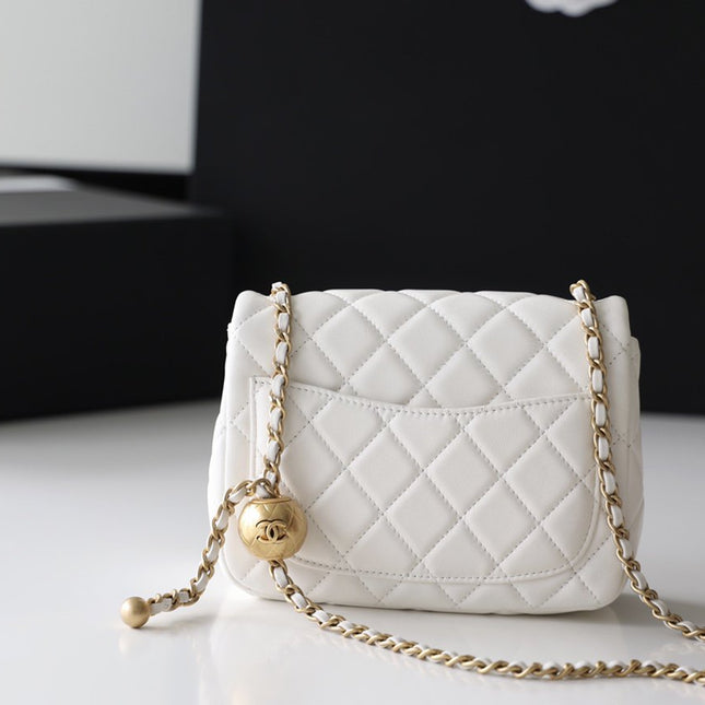 FLAP BAG 17CM WHITE LAMBSKIN GOLD HARDWARE