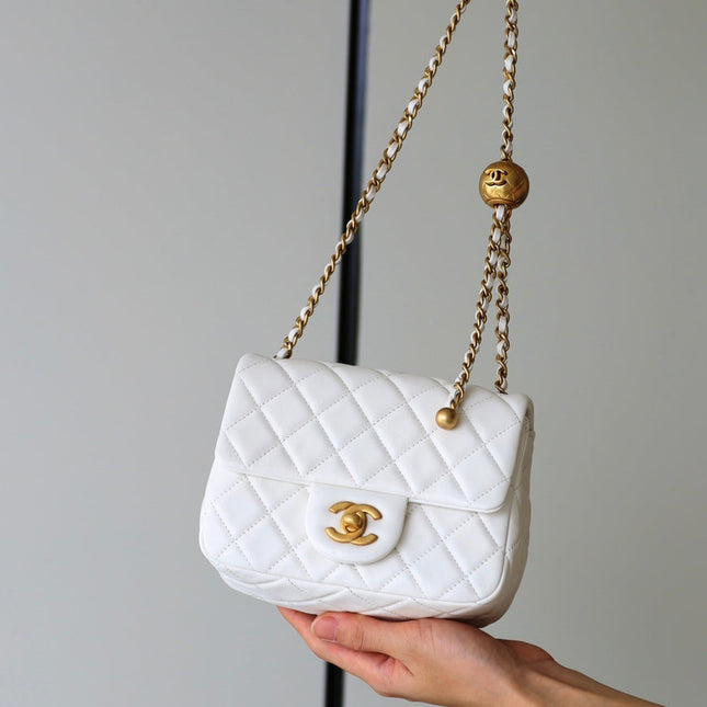 FLAP BAG 17CM WHITE LAMBSKIN GOLD HARDWARE