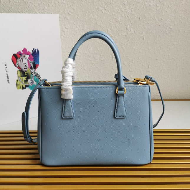 MEDIUM GALLERIA 28 CLOUD BLUE SAFFIANO LEATHER