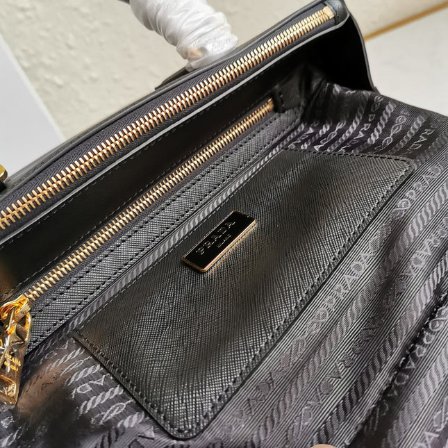 MEDIUM GALLERIA 28 BLACK SAFFIANO LEATHER