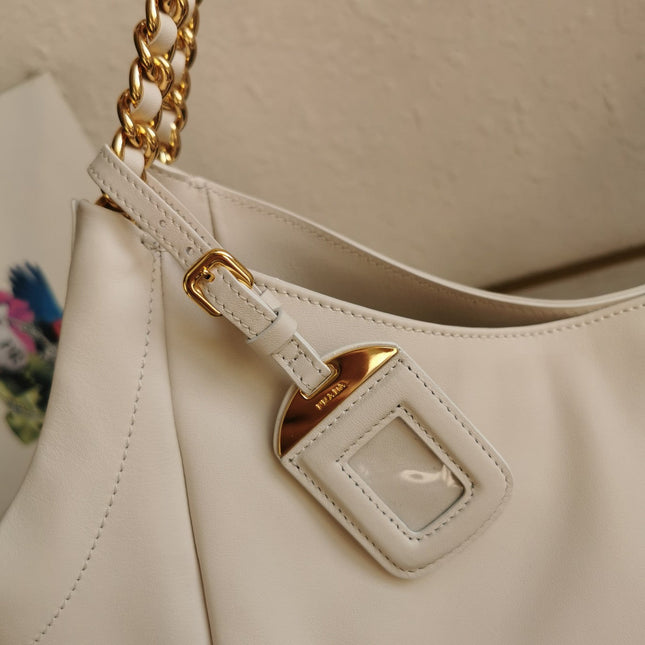 CHAIN TOTE 39 SOFT WHITE CALFSKIN