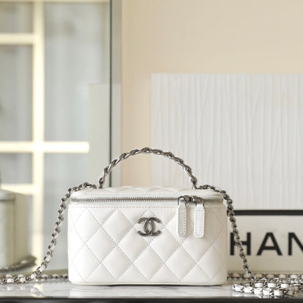 CC VANITY CASE 17 WHITE LAMBSKIN SILVER HARDWARE