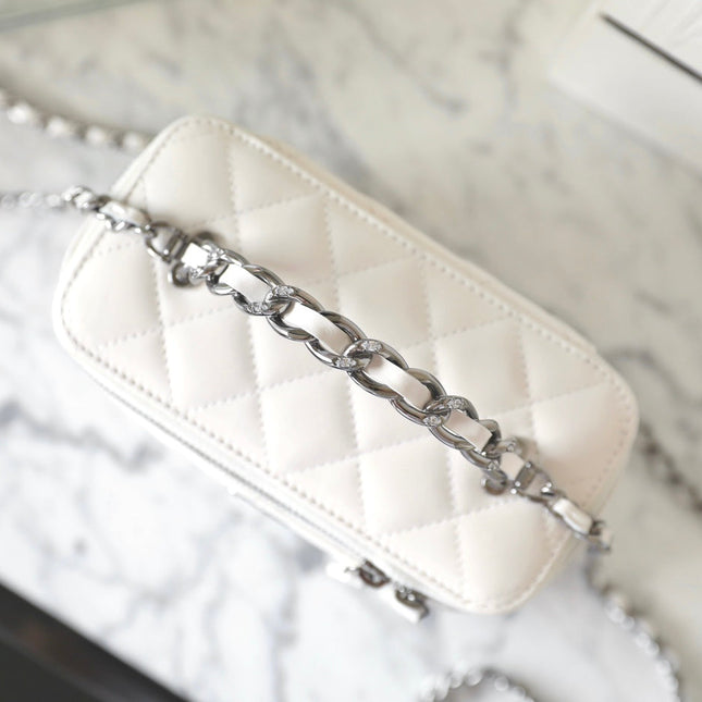 CC VANITY CASE 17 WHITE LAMBSKIN SILVER HARDWARE