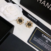 CHANEL 26S DOUBLE C LOGO PEARL HALO STUD EARRINGS IN BLACK ENAMEL & GOLD METAL 633332