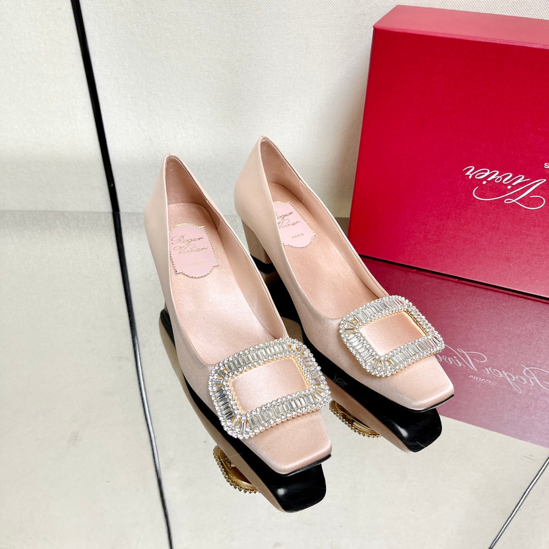 BELLE VIVIER PUMPS IN BEIGE SILK