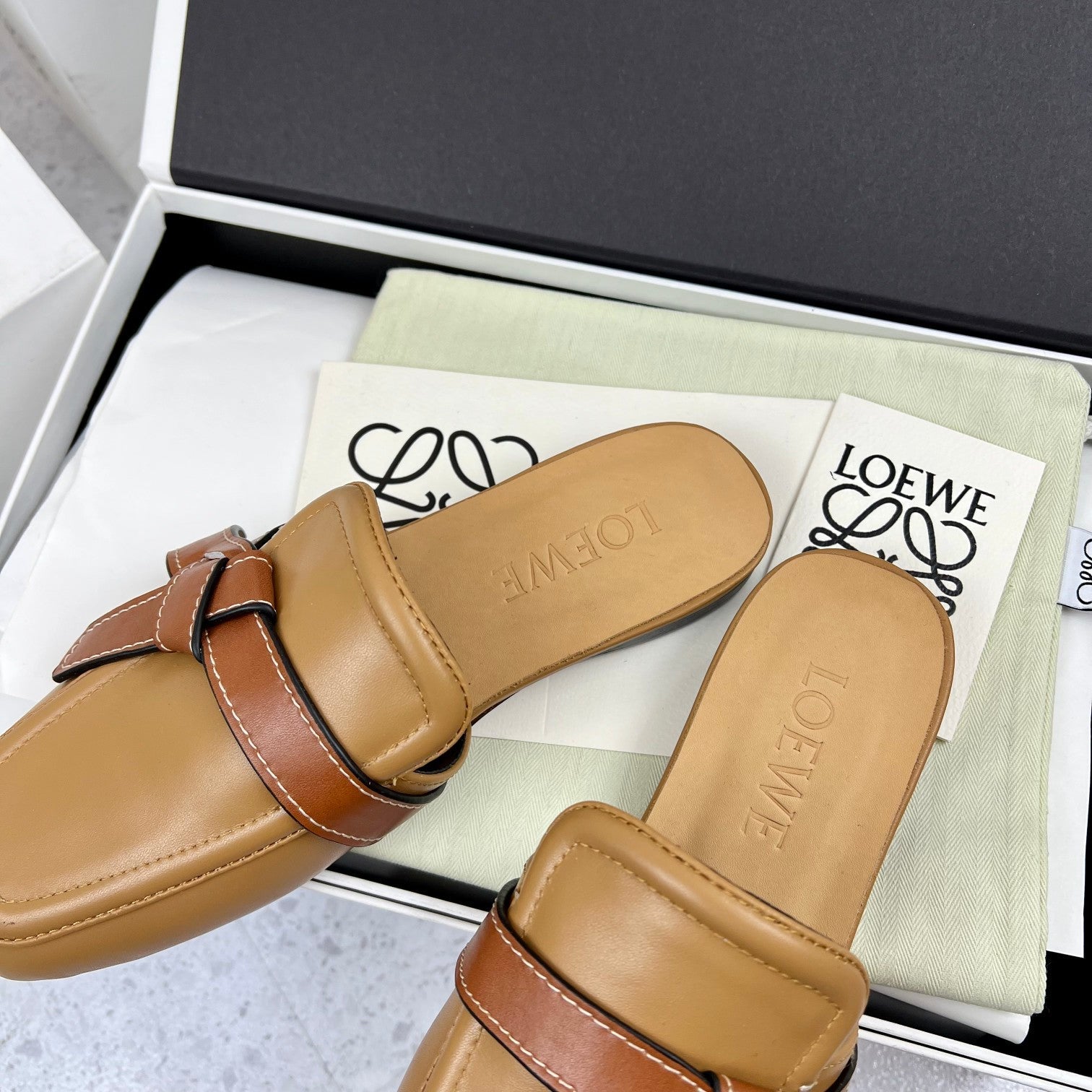 LW GATE BROWN BELTED MULE CAMEL CALFSKIN