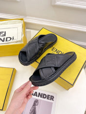 FENDI CROSSOVER SLIPPER IN BLACK CALFSKIN